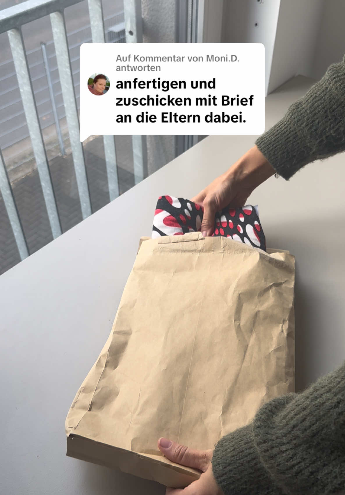 Antwort auf @Moni.D.   Es wollten einfach so viele von euch die Bestellung für Merle aufgeben!!  Selbstverständlich haben wir es nicht angenommen und das ganze aufs Haus angefertigt.  Die kleine Maus hat sogar geschrieben das sie ihr Taschengeld gespart hat 😭 Ich hoffe einfach das die Eltern super Stolz auf ihr Mädchen sind ❤️ #erinnerung #foryou #erinnerungsstück #erinnerungen #trauerbewältigung #trauerverarbeitung #trauer #kissen 