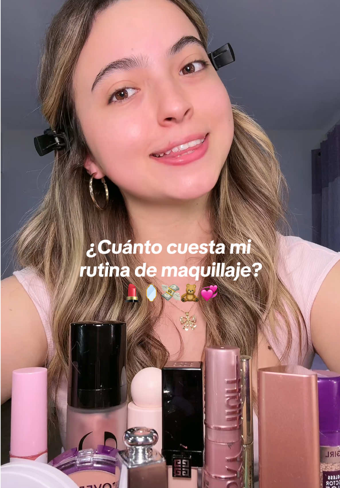 ¿Cuánto cuesta mi rutina completa de maquillaje? 💸💞 Averigüemos!! / todos los precios, los saqué de Internet 🎀😊 #fyp #antoinette #mirutinademaquillaje #micolecciondemaquillaje #viralproducts #cuantocuestamimaquillaje #maquillajediario #makeup #productosvirales #maquillaje #belleza #trendingvideo #girlies #rarebeauty #dior #covergirl #maybelline #makeupbymario #givenchy #loreal 