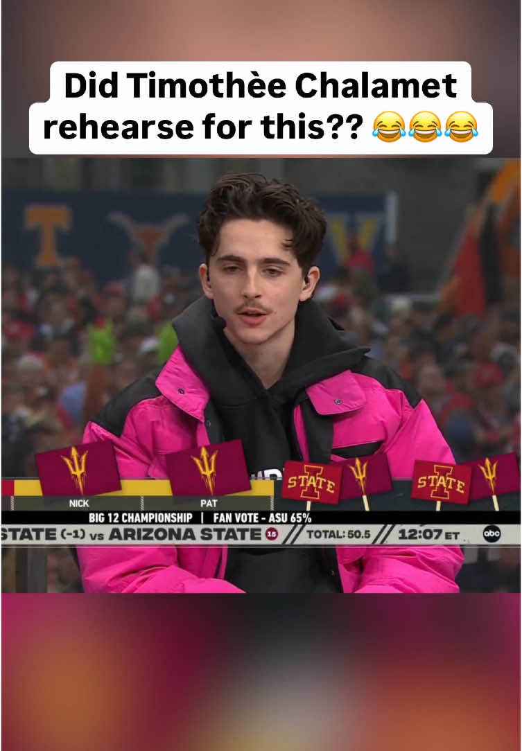 Timothée Chalamet knows ball 🤯 (🎥: @ESPN) #timotheechalamet #CollegeFootball #cfb #collegefootballplayoff #ncaaf #ncaafootball #ncaaf25 #cfb25