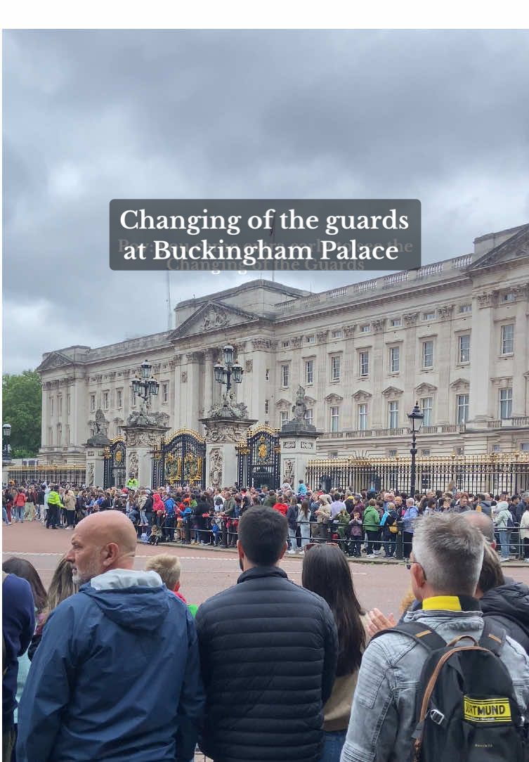 & it was cold af. 😭 #buckinghampalace #London #england #traveladvice #londontravel #traveling 