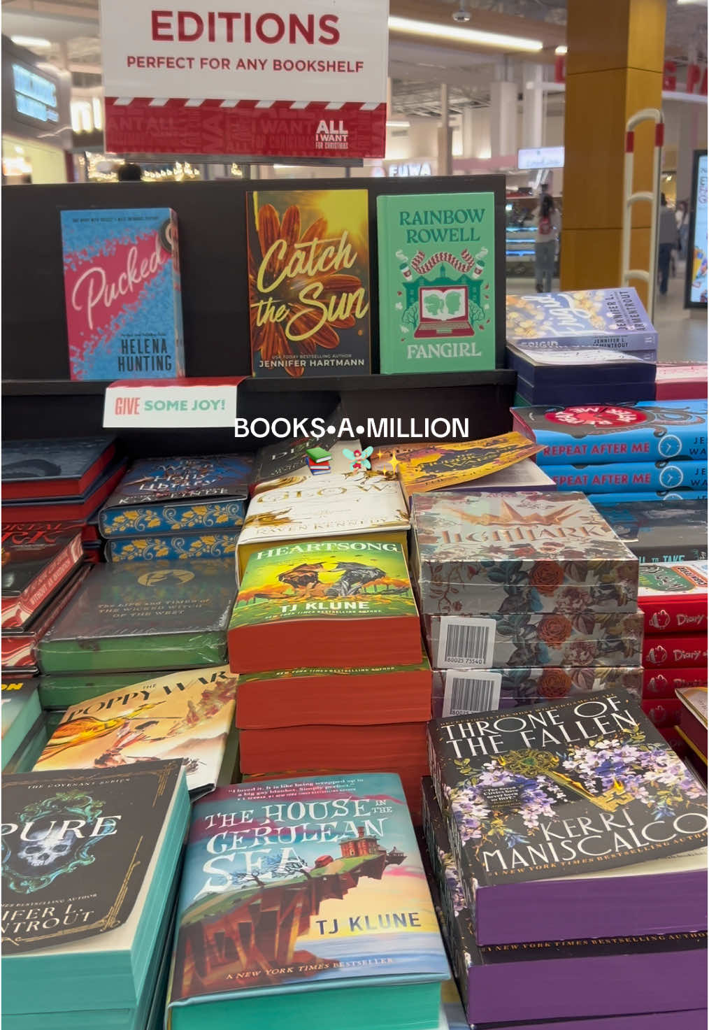first time visiting books a million 🧚🏻‍♀️ #booksamillion #books #bookstore #bookhaul 