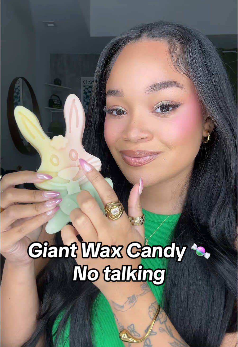 for the crunch lovers 🍬✨ #waxcandy #ooodleswaxcandy #asmreating #mukbang #crunchyasmr 