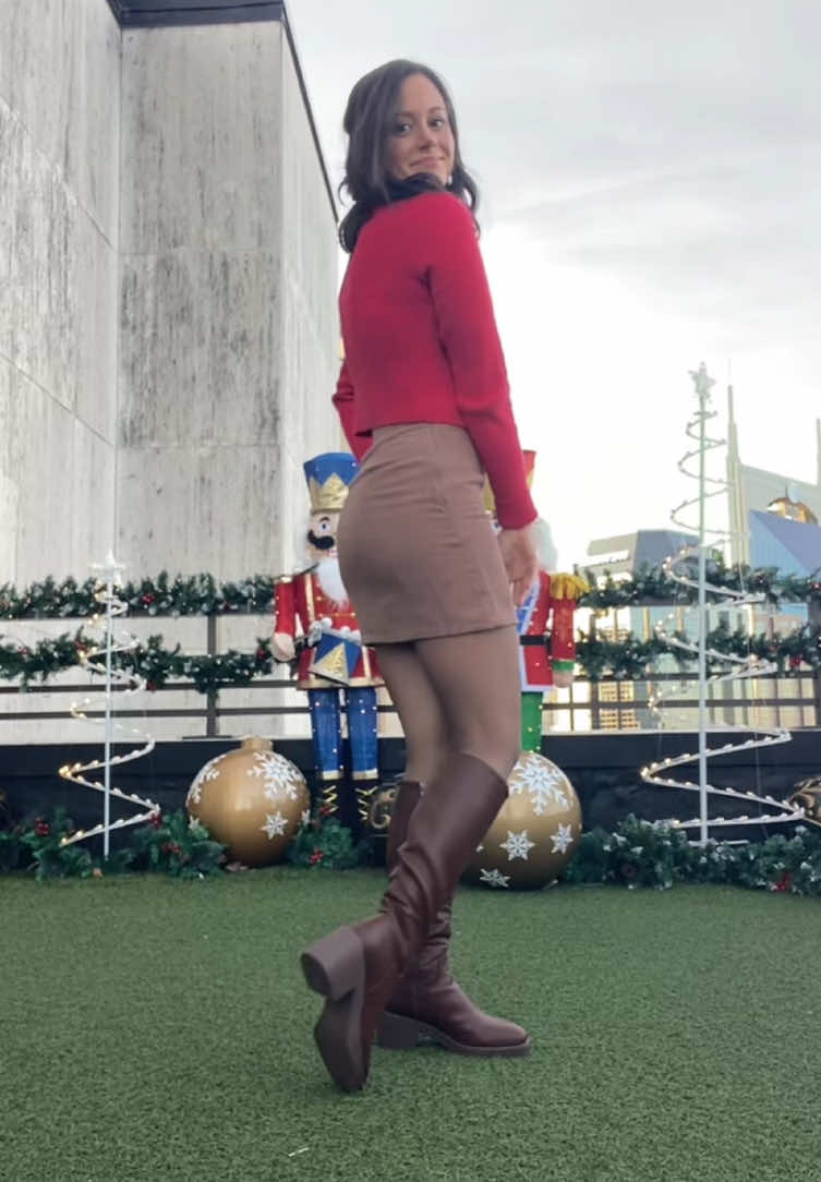 fit check but make it festive 🎄🎁 #OOTD #christmas #fitcheck #holiday #creatorsearchinsights 