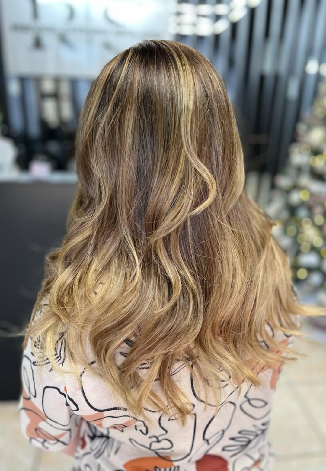 Deck the Halls in style 🎄🎁  *Balayage Retouch *Toner *Style @revolution_salon_  #theprofessorbyjavierbarbosa #RevolutionSalon #schwarzkopf #redken #matrix #Joico #Olaplex #BlondMe #colorista #hair #hairstylist #salermcosmetics #genus #igoravibrance #Balayage 