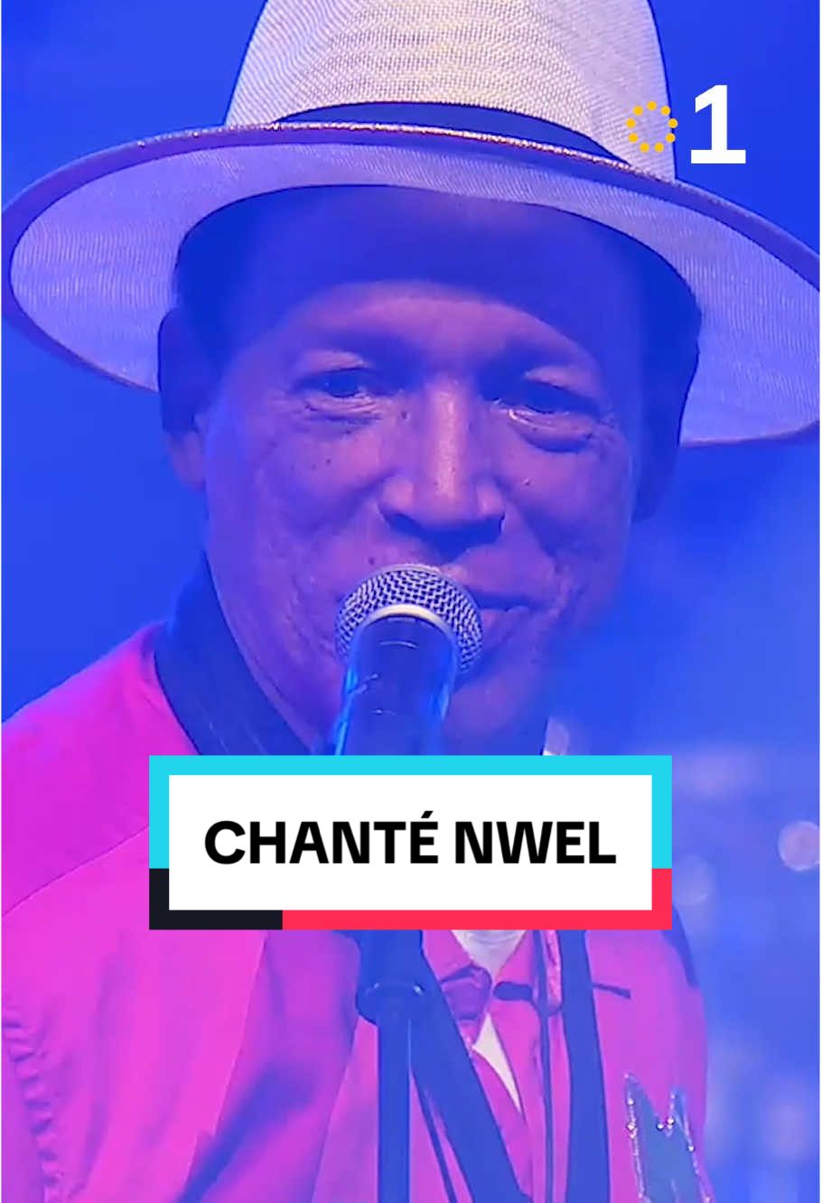 CHANTÉ NWEL !! - Tu es plutôt team « All I want for Christmas » ou team « Michaud veillait » ?  Direction la Villette pour chanter avec Kasika & Benzo ! Le concert est à voir et revoir sur le Portail d’outre-mer la 1ere (lien dans la bio). #outremerla1ere #concert #musique #noel #nwel #outremer #chant 