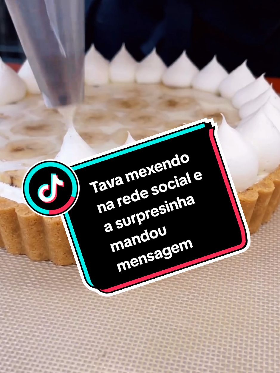 Tava mexendo na rede social e a surpresinha mandou mensagem #audiosengraçados #xandel #humortiktok #comedia 