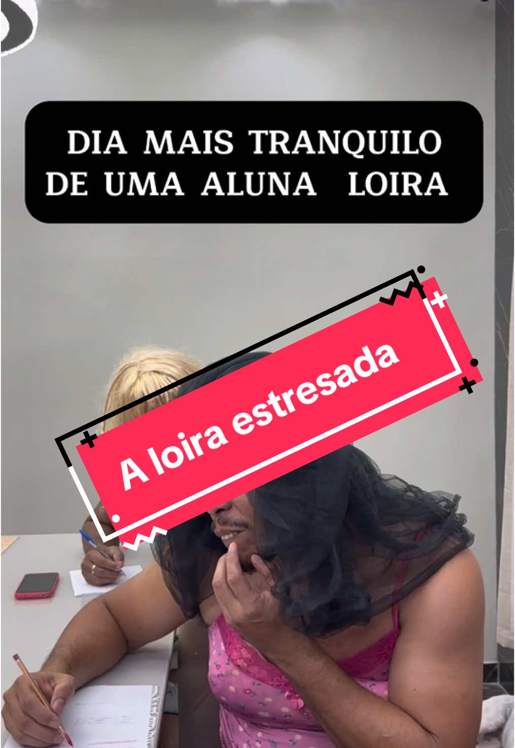 A loira estresada kskks#loira #aluna #escola #prova #humor #mulher #amigos #tik_tok #tiktokviral #tiktokbrasil #videoviral 