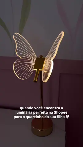 A luminária mais linda para o quartinho da minha Manuela 🩷🦋🌸 A qualidade é muito boa! O preço melhor ainda!!!  Montagem super fácil e ainda tem três temperaturas de cores que pode ser ajustada a intensidade.  #enxovaldemenina #shopee #achadinhosshopee #decoração #decoracaojardimencantado #gravidinha #maternidade #enxoval 