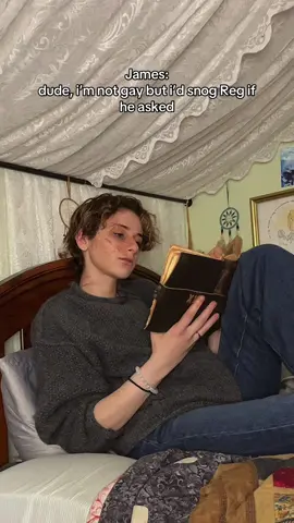 This being how Remus finds out James is fruity and has a crush on Sirius’ brother 💀 In my mind James is so heavily in denial here OR is so fully aware and purposefully messing with Moony for a laugh LOL #jamespotter #remuslupin #marauders #moonycosplay #jegulus #remuscosplay #cosplay 
