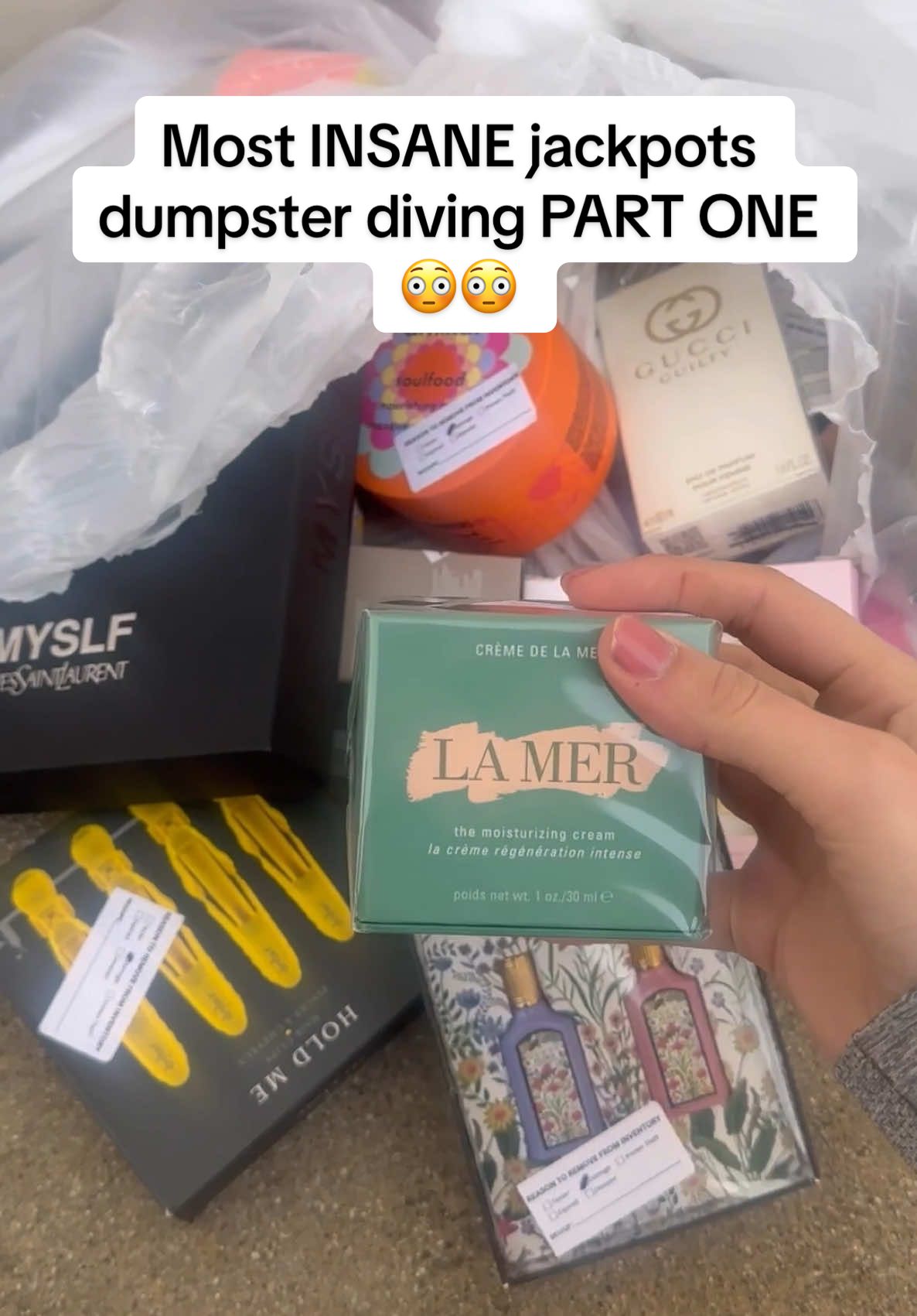 Wait until you see what they threw away.. #dumpsterdiving #sephora #ulta #insane #dumpster #glamourddive 