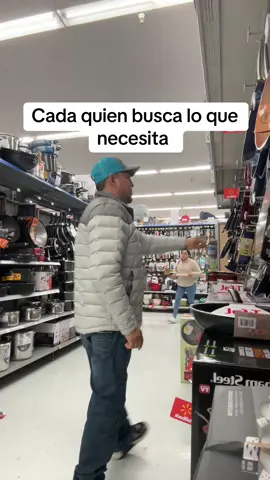 Cada quien busca lo que necesita #viral #funny #tiktoker #parejasfelices #parejasdivertidas🤣 #fouryou #