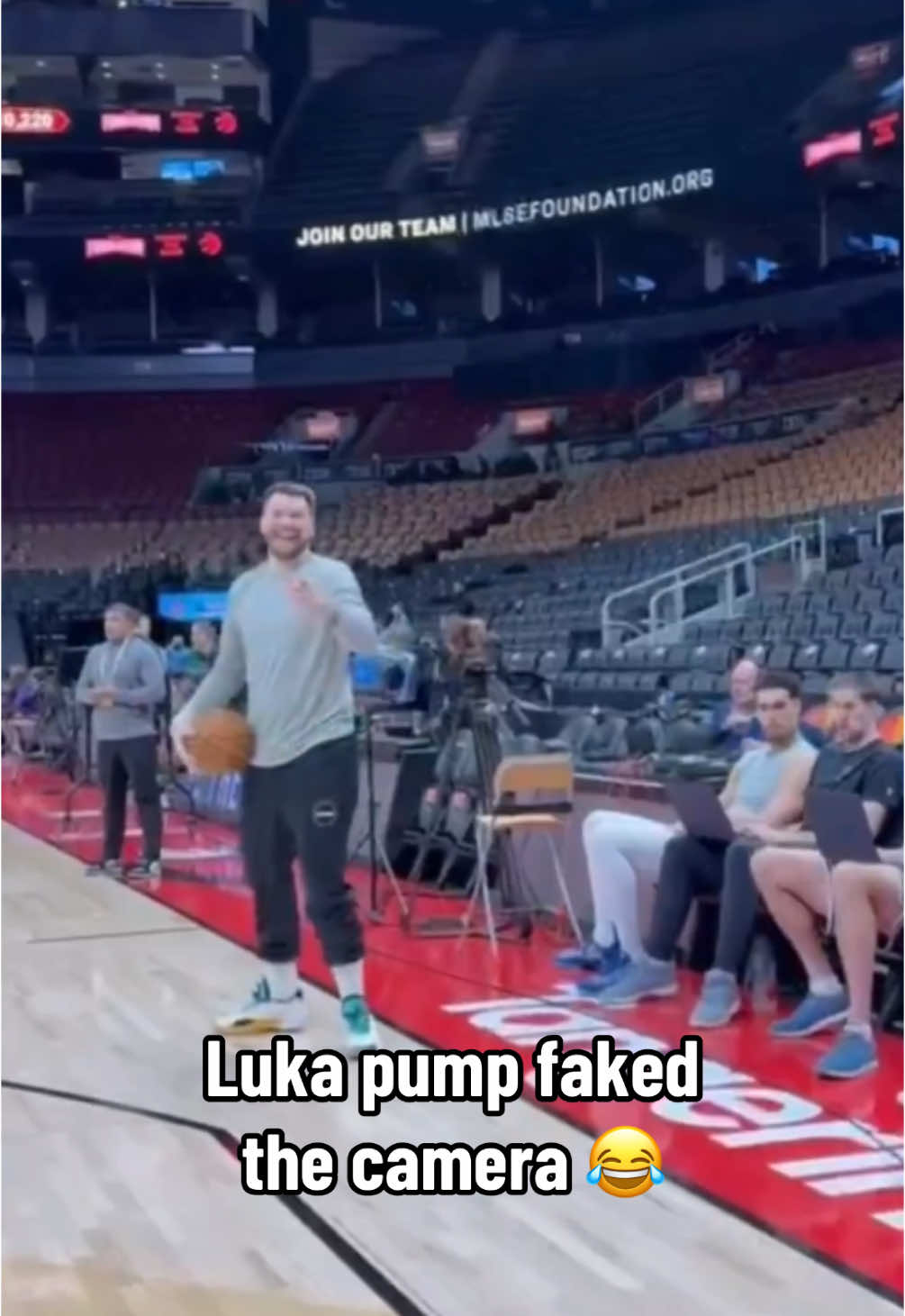 😅 (via @Dallas Mavericks) #NBA #basketball #nbabasketball #lukadoncic 