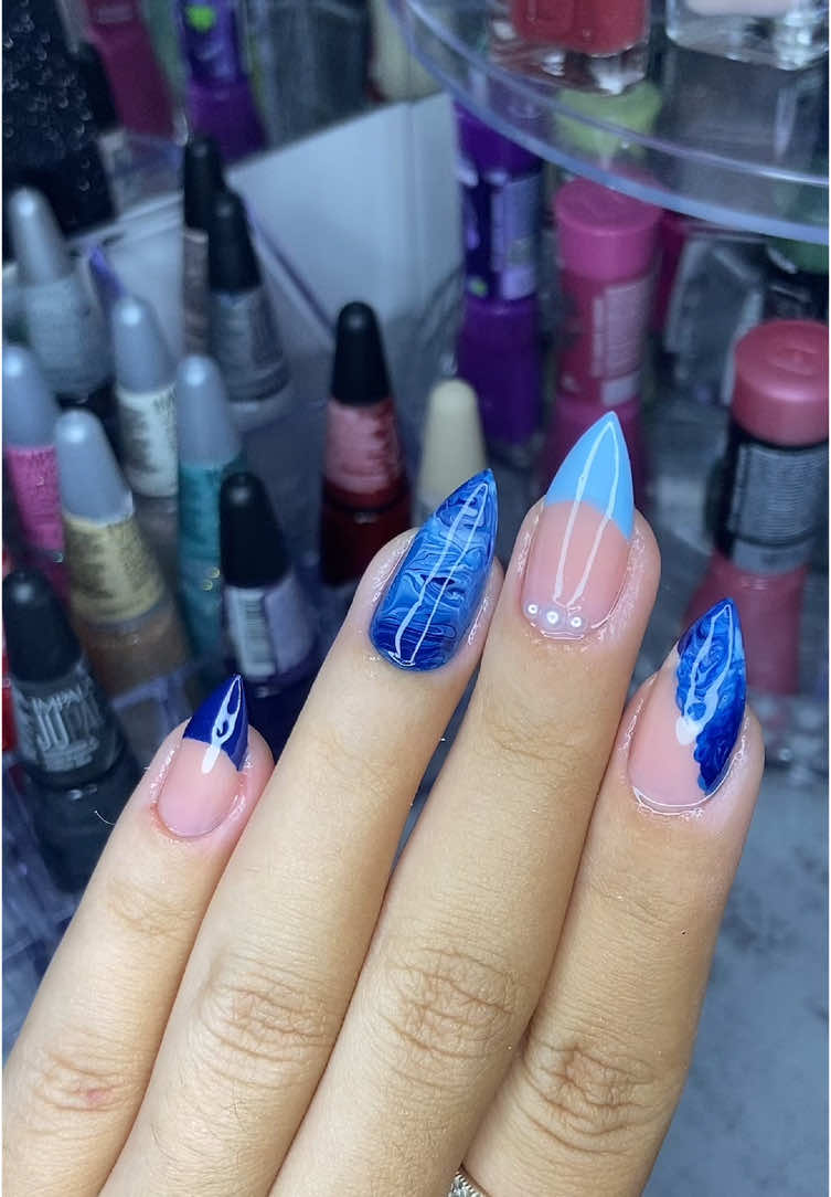 blue nails💙🌊 #nailinspo #esmaltação #inspiracaodeunhas #nails #nailart #nailsnailsnails #bluenails #unhaazul #oceannails #marblenails #nailtutorial 