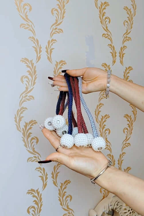 This curtain tie is suitable for all types of curtains. When not in use, it can be sucked to the side of the curtain, making even the curtains more beautiful #CurtainTie #MagneticCurtainTie