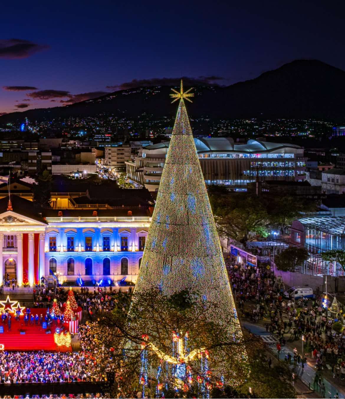 Una noche mágica en el Centro Histórico de San Salvador. 🎄✨ #NavidadCentroHistorico 