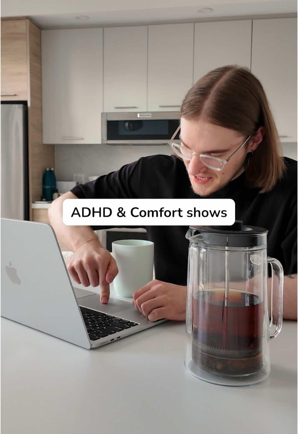 Explained ⤵️ ▫️People with ADHD often have “comfort shows” they rewatch countless times because it provides a sense of comfort and predictability. The ADHD brain craves familiarity during stressful moments, as it reduces the cognitive load and creates a soothing sense of control. These shows become a safe mental space where they know exactly what to expect. ▫️While neurotypical people also enjoy rewatching favorite shows, ADHDers (and often people with ASD) rely on this habit more frequently. Although novelty can be thrilling for those with ADHD, it also comes with risks of overstimulation or disappointment. This tendency isn’t limited to shows — it extends to habits like wearing the same clothes, eating familiar foods, or revisiting favorite places. 🧠 If you want to learn how to manage it and start using your ADHD as a superpower, subscribe to our free newsletter with tips, tools and more. #adhd #adhdawareness #adhdproblems #adhdmemes #adhdlife #neurodivergent * This is for informational purposes only. For medical advice or diagnosis, consult a professional.