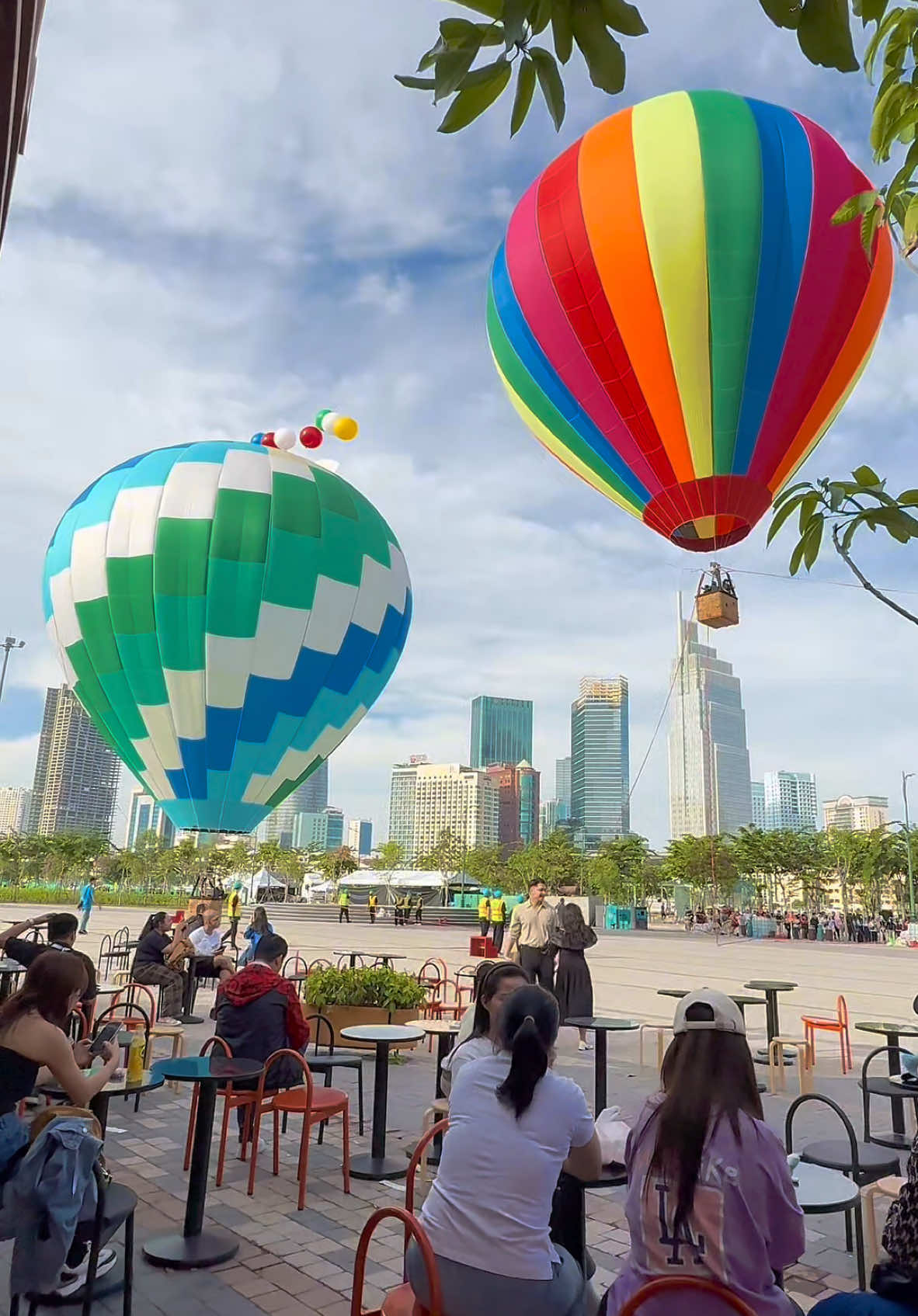 Tui nghe tin được bay Khinh khí cầu F.R.E.E kiểu … #baykhinhkhicau #Baykhinhkhicausaigon #saigon #saigoncityview #vuotlenmoigioihan #HyundaiExperienceDay2024 #hyundaithanhcong 