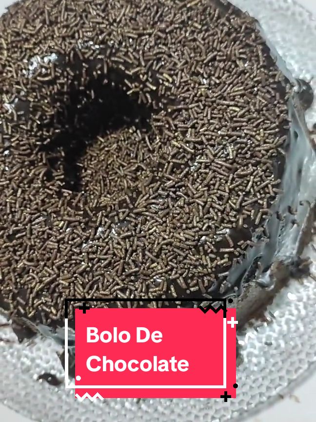 Bolo de chocolete com granulado. #bolodechocolate #bolo #chocolate #granulado #receita #sobremesa #doce  #receitafacil 