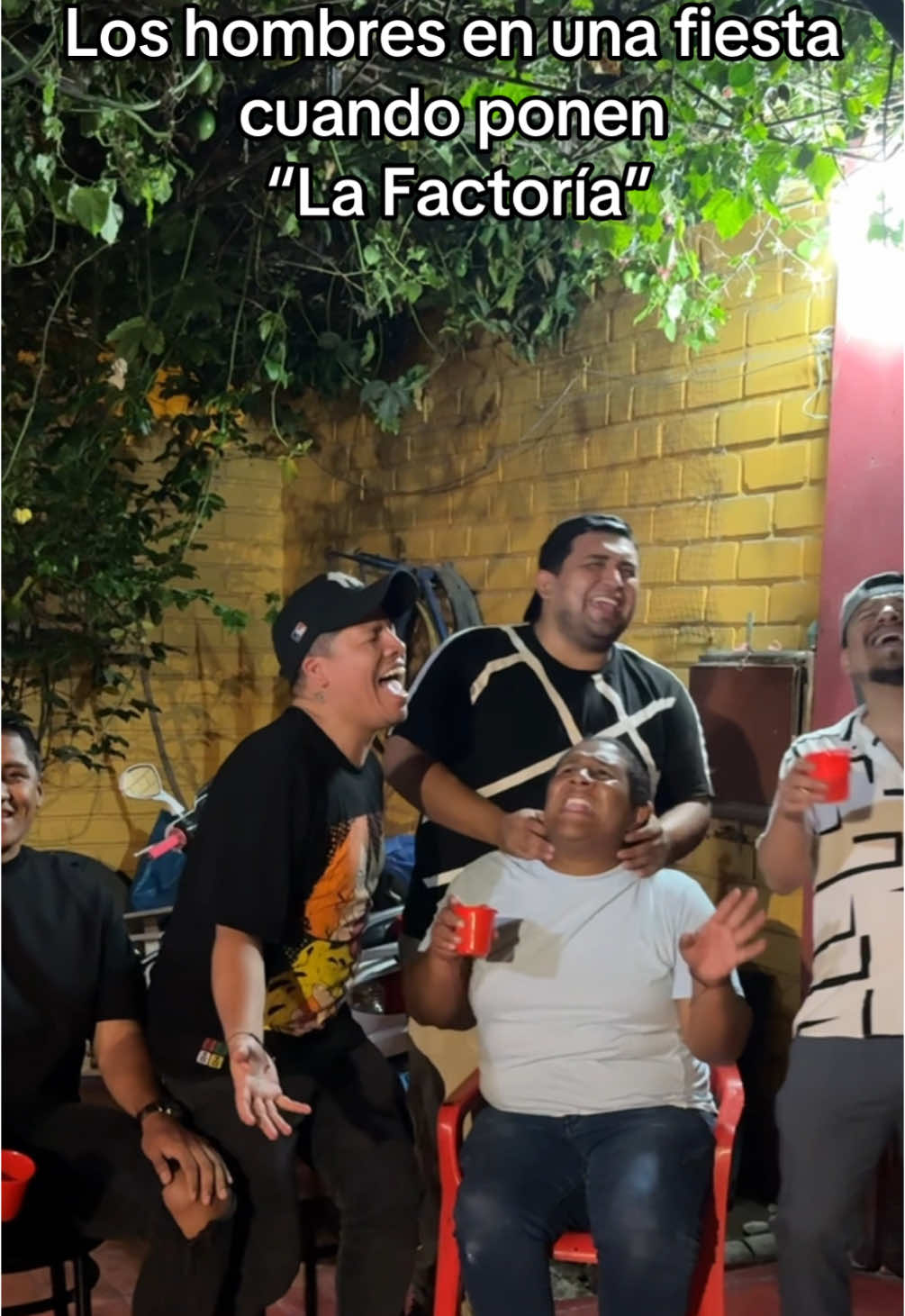 JAJAJAJAJA LOS HOMBRES VIVIMOS MEJOR LAS CANCIONES QUE LAS MUJERES JAJA @Antofat2 @El Nero Edú @el gordo Omar oficial @MaykellAdrianito #hombres #lafactoria #todavia #austin 