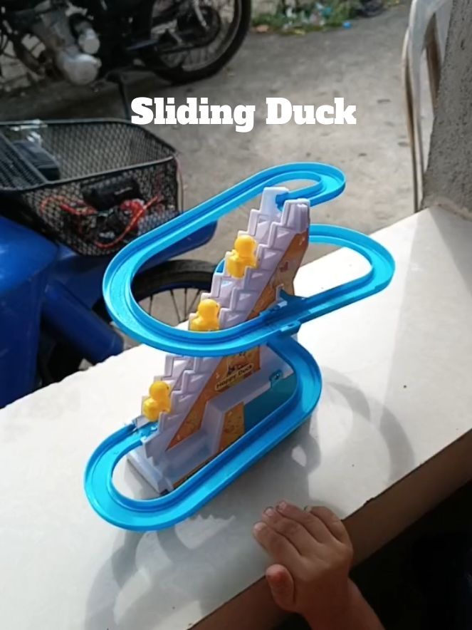 Tuwang tuws talaga ang mga bata sa duck na nag sslide😍🤣 #slideduck #slidingduck #ducktoy #childrenstoy #gift #giftideas #giftforkids 