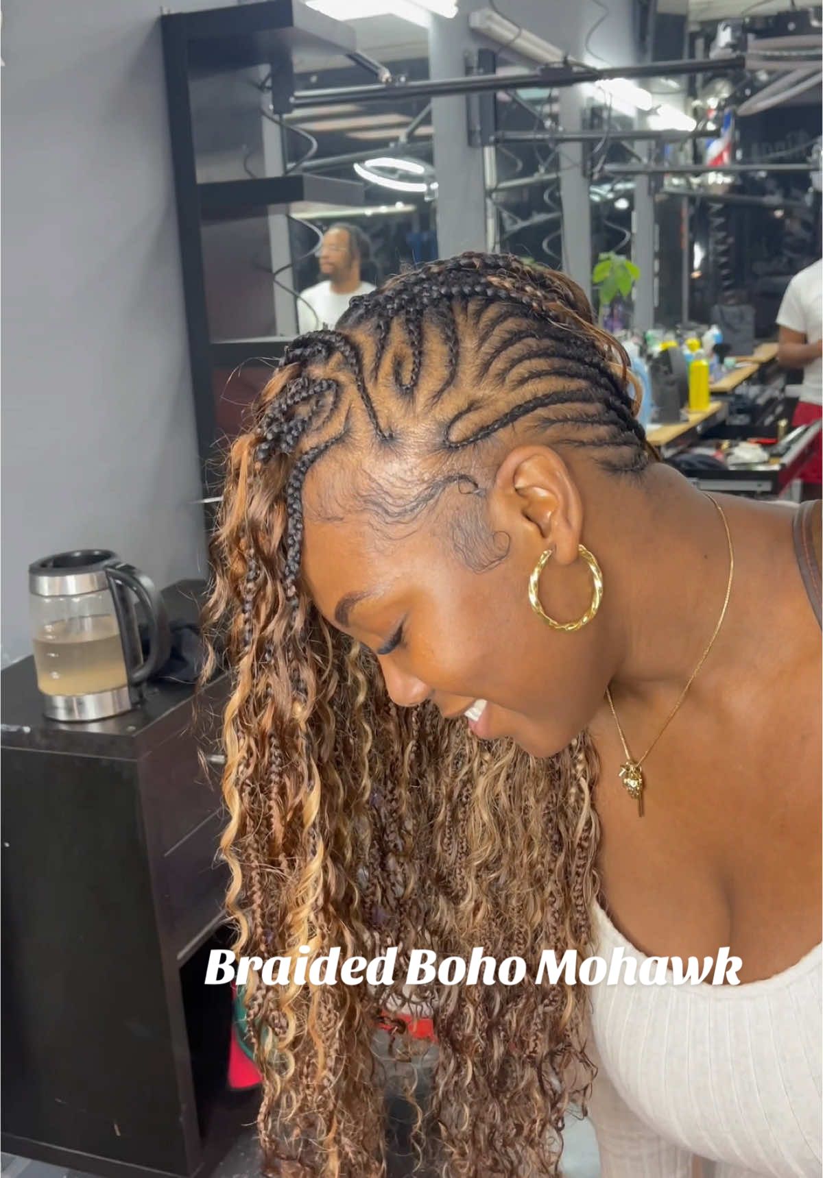 I love when my girl gives me a style that’s creative and I had my eyes on them too I love this boho Mohawk #bohomohawk #braidedmohawk #mohawk #bohobraids #christmasshoot #miamibraider #miamistylist #browardbraider #miamihairstylist #fyp 