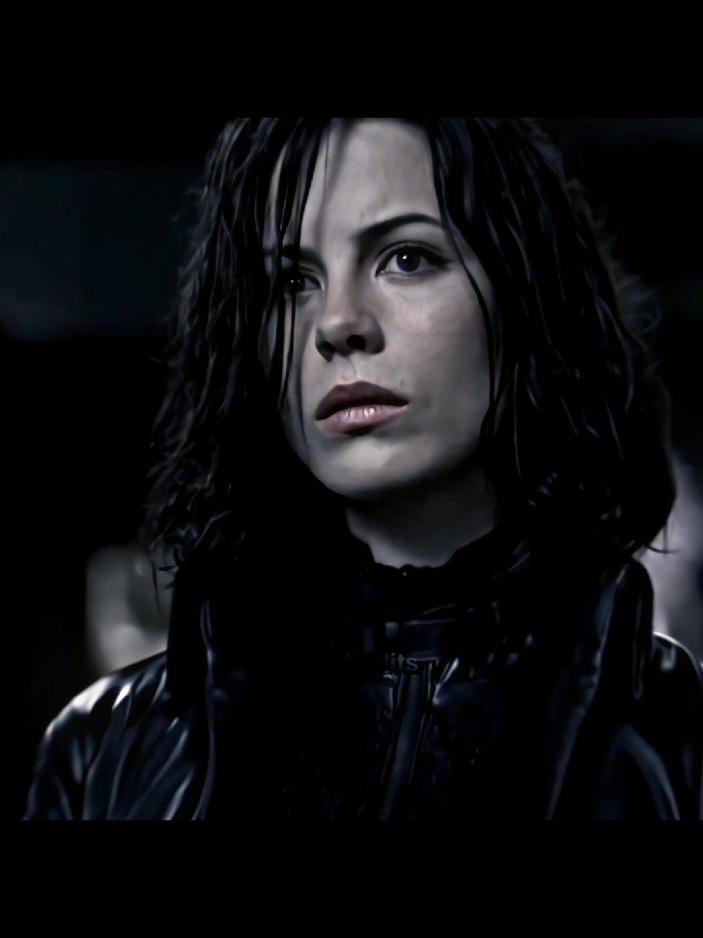 eu amo tanto ela nesse 🖤😮‍💨🫴🏻 #selene #seleneunderworld #seleneunderworldedit #seleneanjosdanoite #katebeckinsale #underworld #fyp 