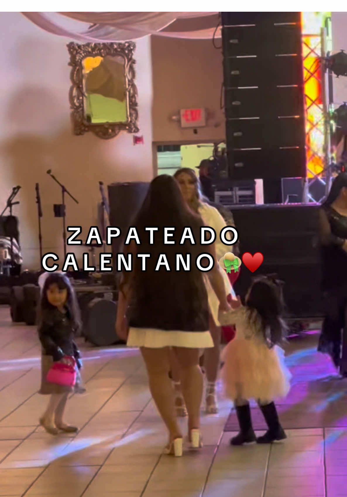 Que bonito es lo bonitoo 👒😍zapateado con la dinastia de tuzantlaaa 🤭 #zapateado #zapateadocalentano #baile #zapateadocalentano🇲🇽😍 #guerrero #michoacan #bailando #arribaguerrero #cochosdeguerrero #oraguaches #ladinastiadetuzantla #zapateadochallenge #tierracaliente #conchitadelmar #pelargo #longhair #atlanta #zapateados #fyp #parati #viral #altamirano #cdaltamiranogro #fiesta #findesemana #bailestiktok #sabado 