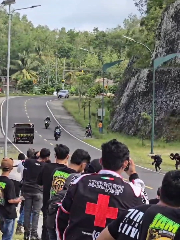 Flyby Ninja H2 & Ninja ZX10R di Jamnas 1st ZX Indonesia di Yogyakarta #flyby #ninjah2 #ninjazx10r #zx10r #zx25r #h2 #jamnas #zxindonesia 