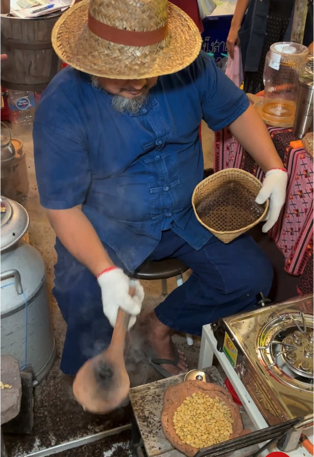 Amazing Way to Roast Coffee in Style of Traditional Northern-Thai | MALA CAFEI มาลากาแฟ #asiantable #streetfood #thaistreetfood #thailandstreetfood #กาแฟ #coffee #มาลากาแฟ 