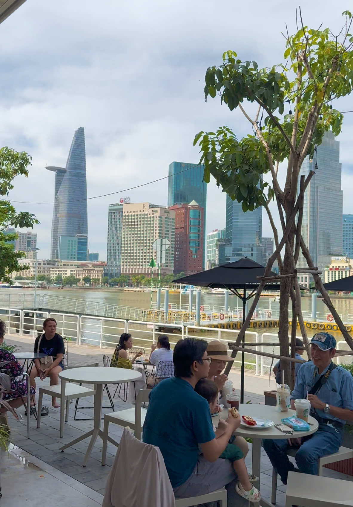 Góc cafe sáng với chiếc view tuyệt đẹp. #saigon #saigoncityview 