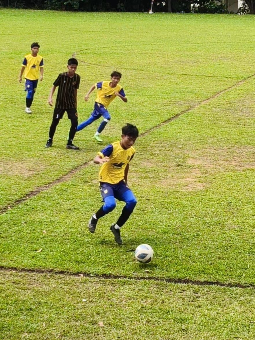 7/12/24.  Liga Gen Z smlm. Dgn cuaca panas terik. Alhamdulillah... Abg Lejen & team menang.  Shining (1) - (0) PG Boy Focus next week utk Suparimau plak.  #Awisy  #abglejen  #shiningu16  #LigaGenZ  #JC9 