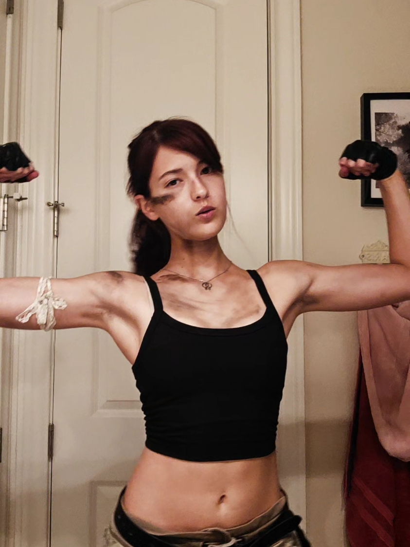 TIKTOK PLS DONT LET THIS FLOP IM BEGGING #wlw #tombraider #laracroft #lara #cosplay 