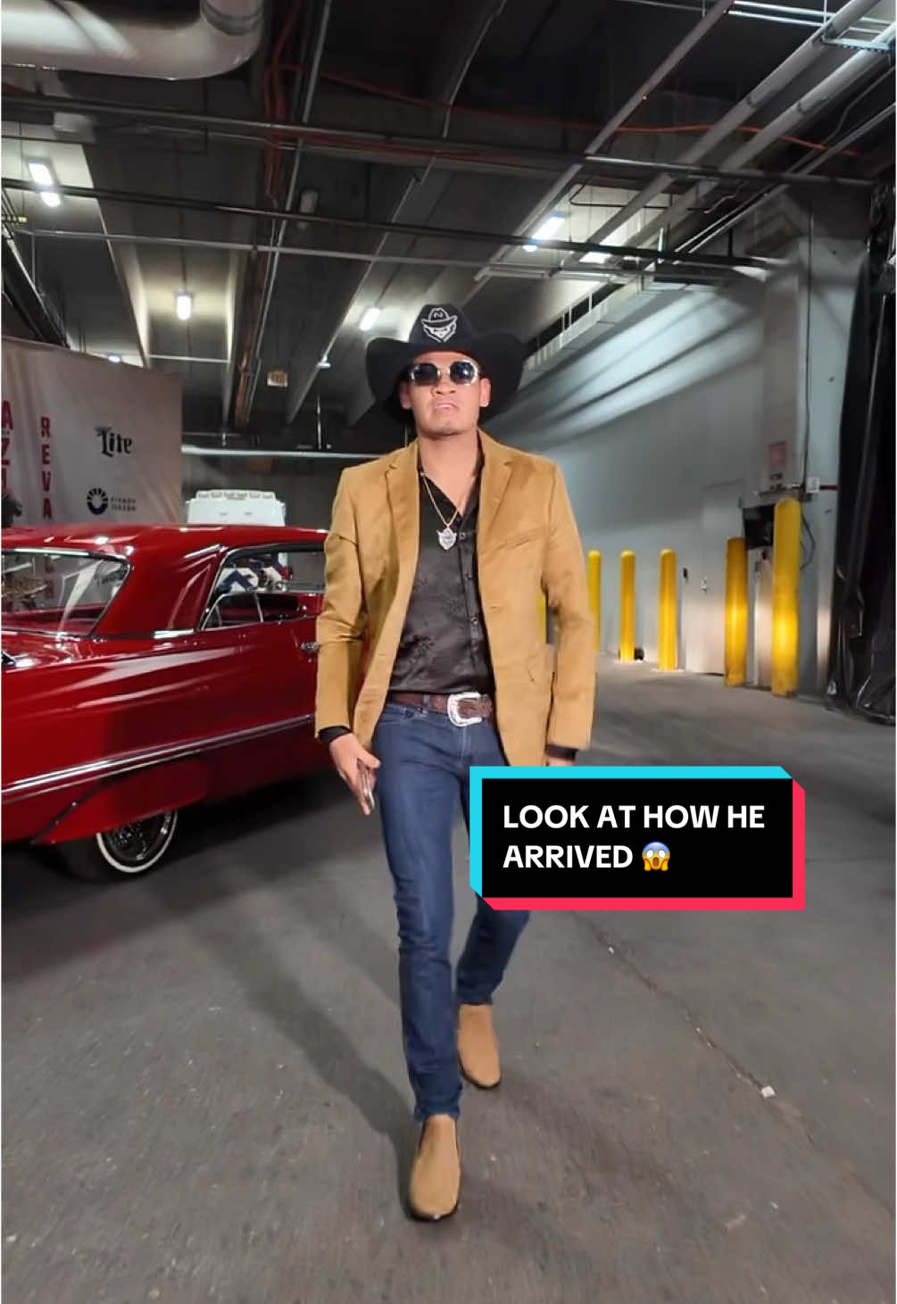 NAVARRETE PULLED UP IN A CLASSIC 🤠 #boxing #cars #emanuelnavarrete 