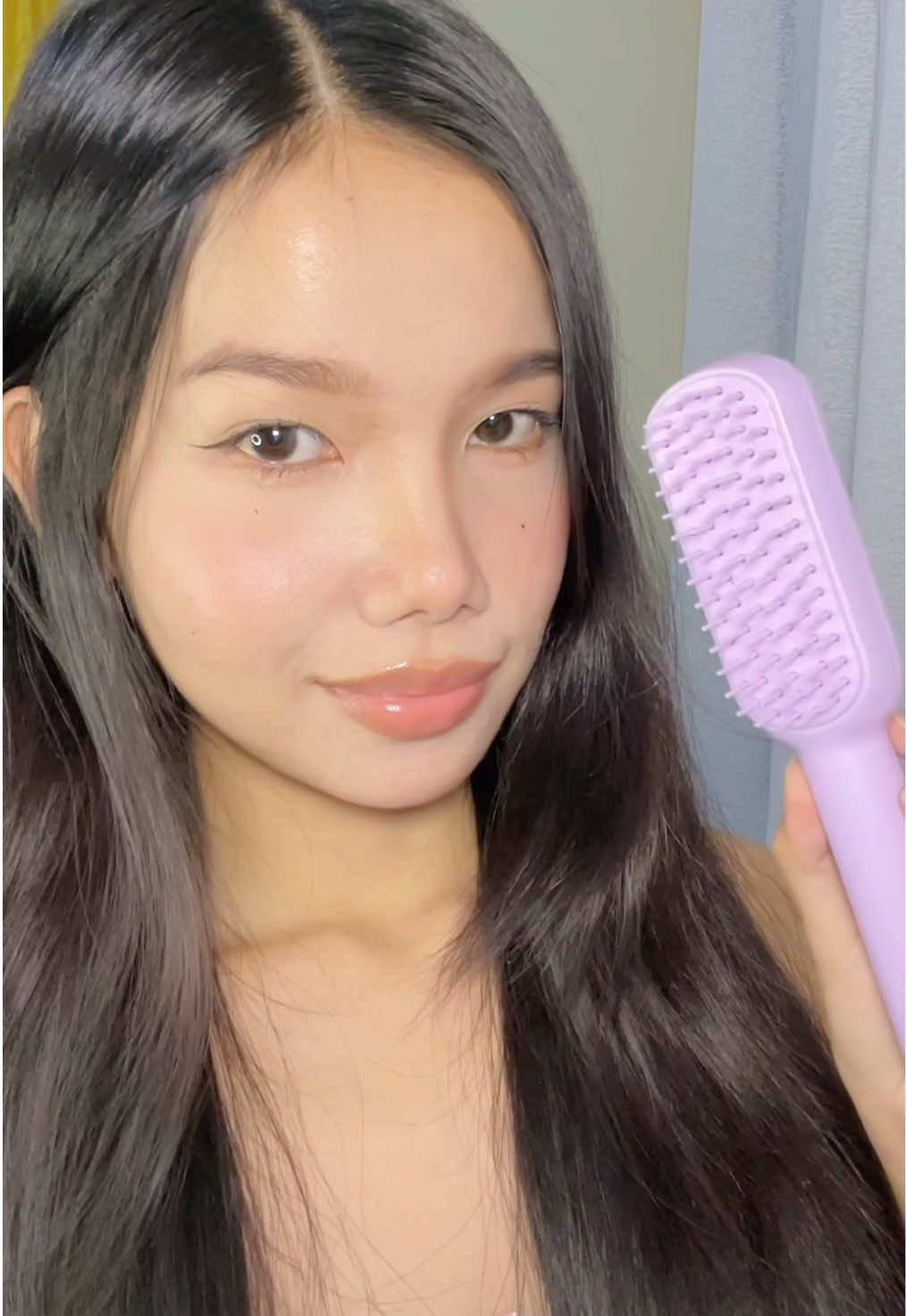 Why settle for the usual? Lollibrush makes detangling so smooth and styling effortless. Hair care has never been this easy (or this adorable)!  { @eStained } 🏷️ #estained #lollibrush #lollifunfetti #hairbrush 