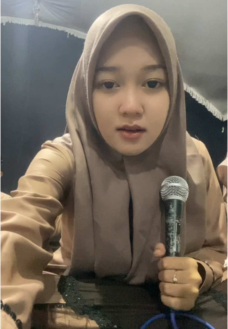 Akupun ikut pusing🤣 #gara2seringsholawatan #hadroh #fyp #Love @Official Zidni Ilma Pati 