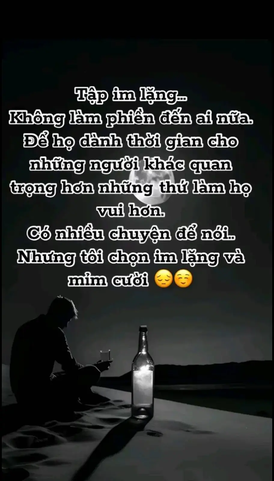 im lặng mỉm cười ko phiền đến ai nữa chỉ mong đc bình yên 😔😔😔