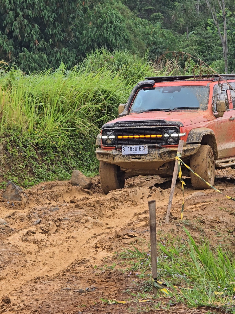 Replying to @wisery.yang amatir dijamin offroad dengan mudah #gwmtank300 