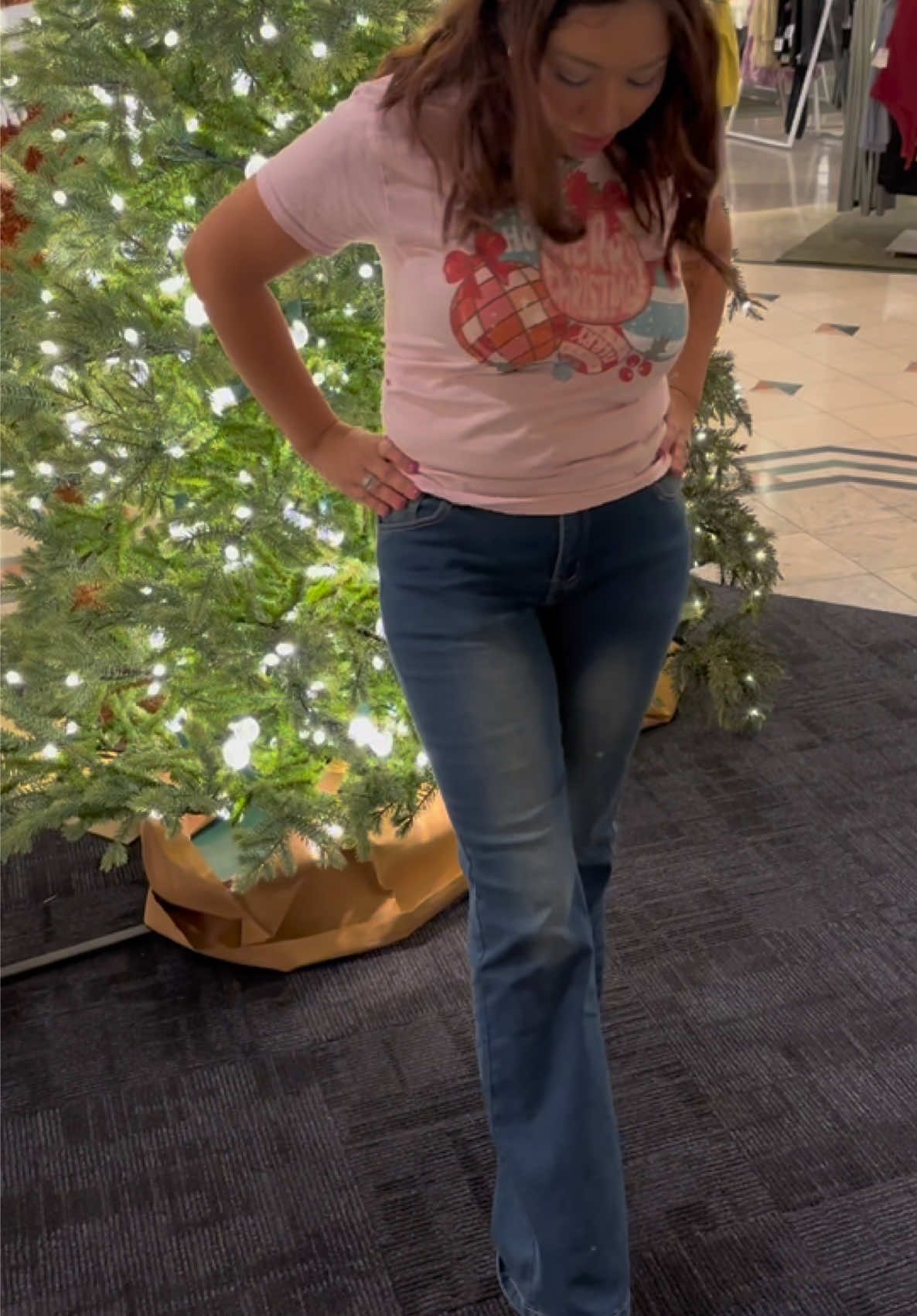 Step into vintage vibes with these Women’s Plain Button Flare Leg Jeans! 🌟 Perfectly designed for comfort and style, these bell-bottom denim pants are your go-to for cozy fall and winter days. 🍂👖 Whether you’re out running errands or enjoying the outdoors, elevate your look effortlessly! 💃✨ #VintageFashion #BellBottomJeans #FallStyle