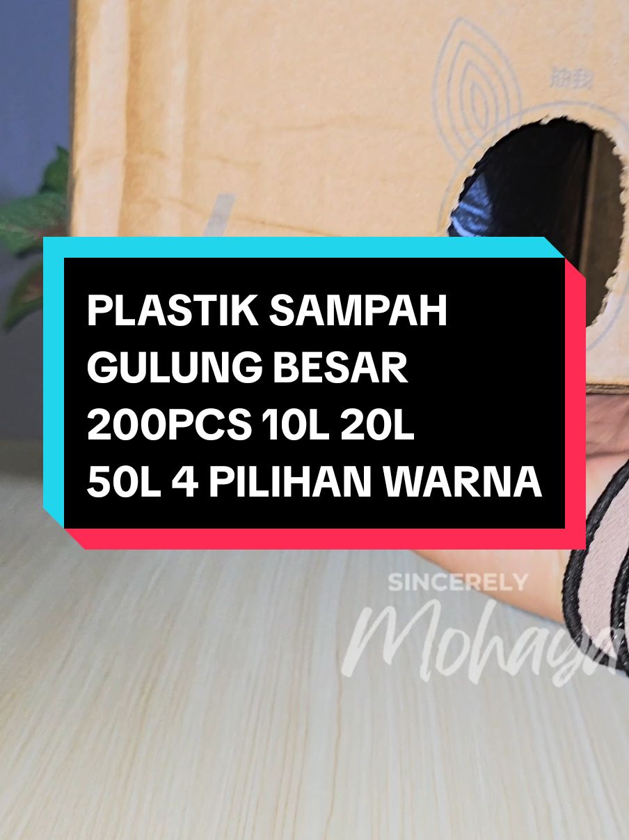 Plastik sampah gulung besar 200pcs didatangkan dalam kotak yang berlubang bg memudahkan penggunaan. Jimat sgt yang paling Best plastik ni tahan lasak tak mudah koyak. Tekan bag oren untuk order. #plastiksampah #plastiksampahgulungbesar #plastiksampahroll #garbagebag 