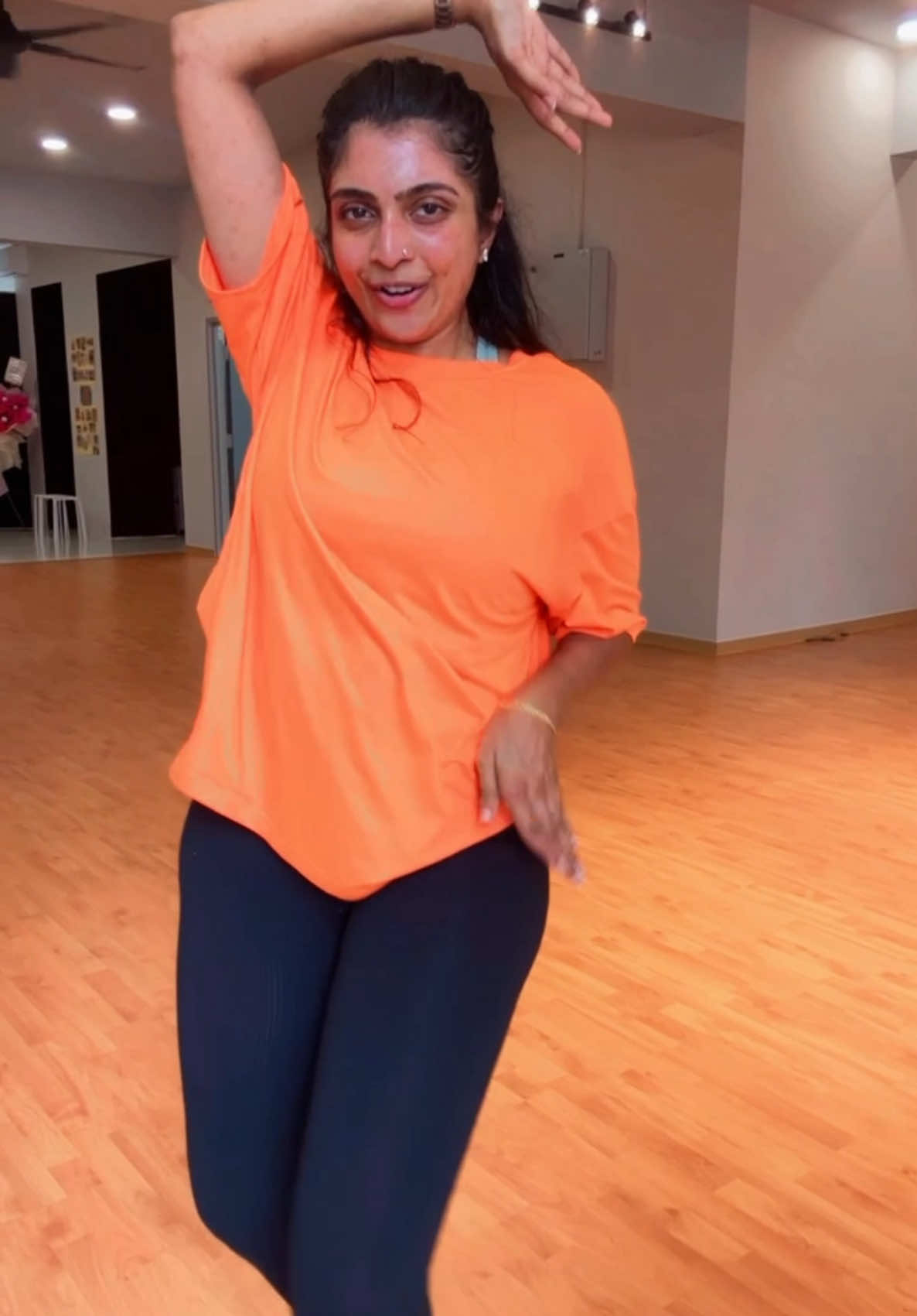 I don’t know how I had the strength to record after completing 2 classes back to back! Happy Sunday you all 😜 #kadhalfail #dhanush #trend #fyp #hookstep #trendinb #fyp #indian #mallu #trendingdance #challenge #fyp #nainmatakka #dance 