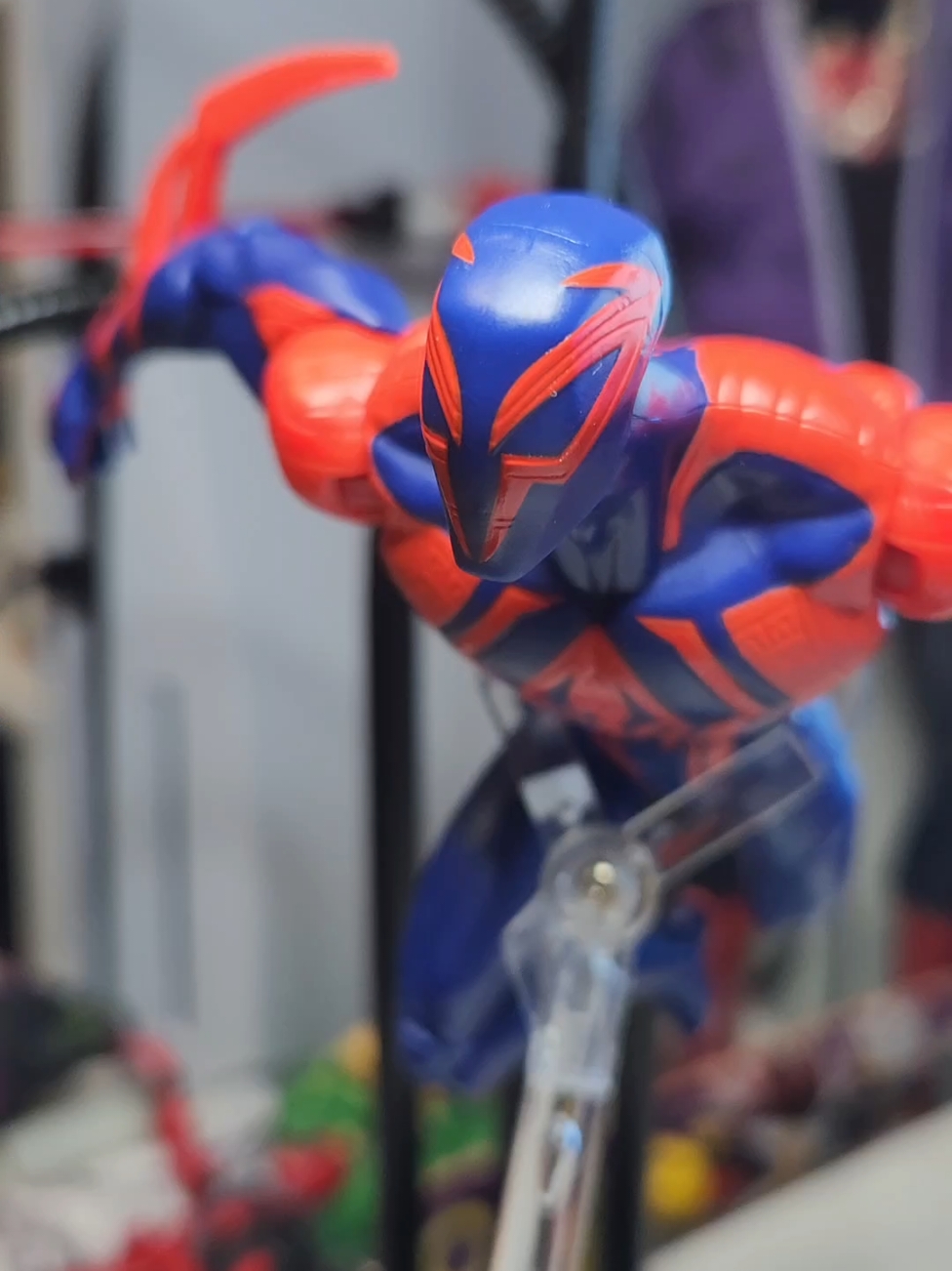 Unboxing the new Marvel Legends 2099 Spider Man, pretty nice figure, can do some decent poses with it #marvellegends #marvellegendscommunity #marvellegendscollector #marvelcomics #marvellegendsfigure #acrossthespiderverse #atsv #spiderman2099 #itsv #intothespiderverse #2099 