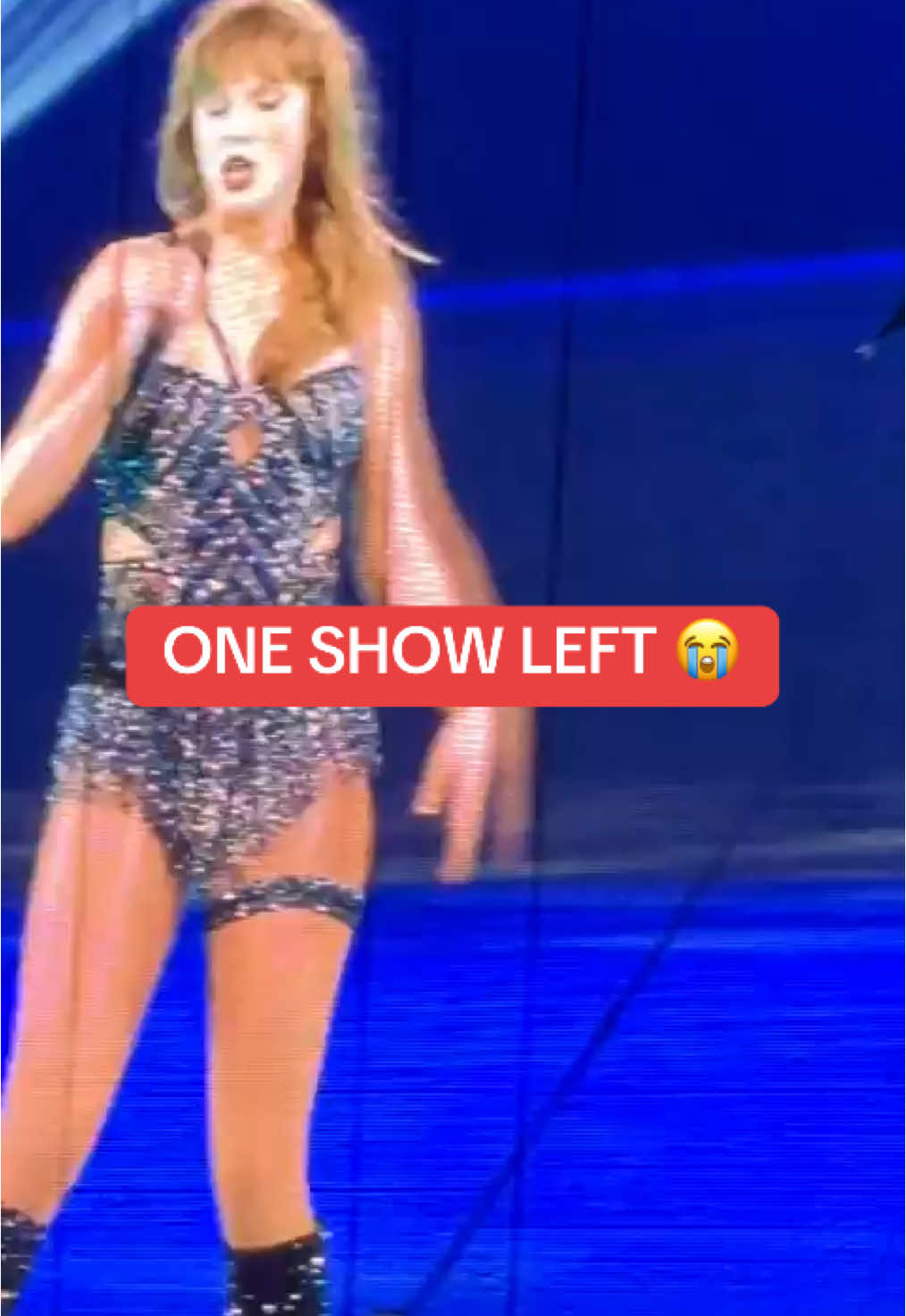 Taylor Swift counting from two to ONE show left 😭 [via onlyoneofjess/X] #VancouverTSTheErasTour #TaylorSwift 