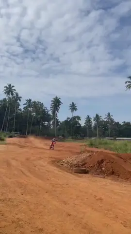 KH7 Wildfire #fevone #wheneverwherever #samlansam #kh7 #trending #viralvideo #race #kamaldeenhamthan #kamaldeenhamdhan #mahameruwa#wildfire @Expeed27 
