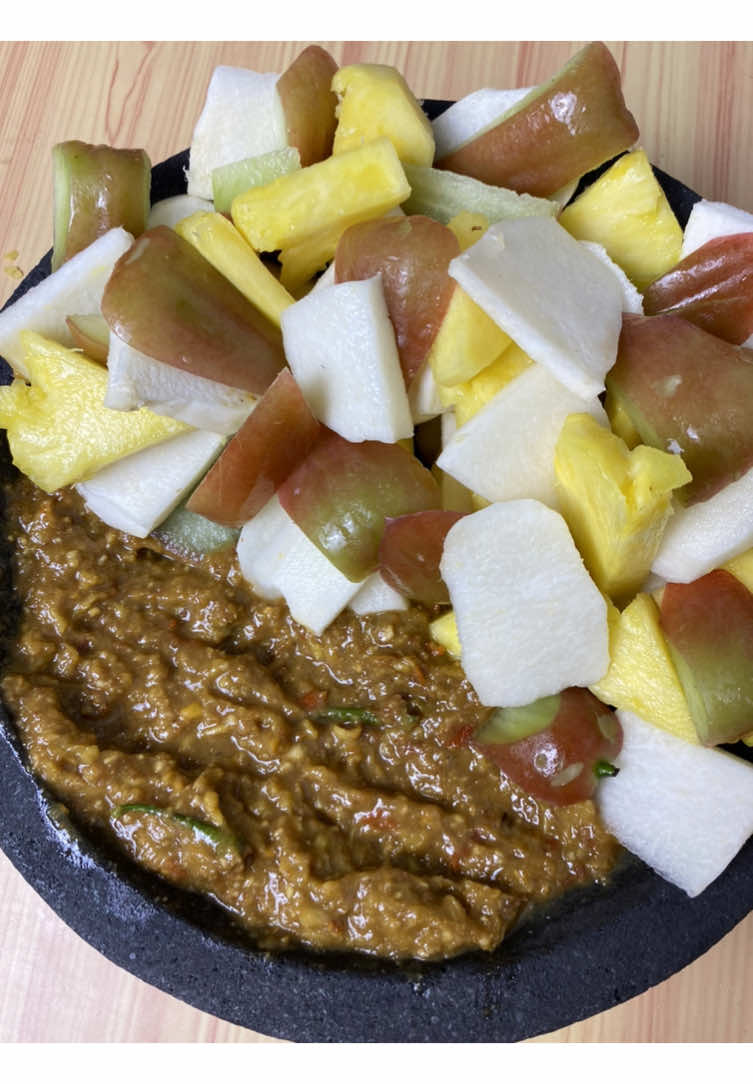 Rahasia sambel rujak #resep #foodcreator #kuliner #rujakndower #Rujak #jajanan #viraltiktok #makan