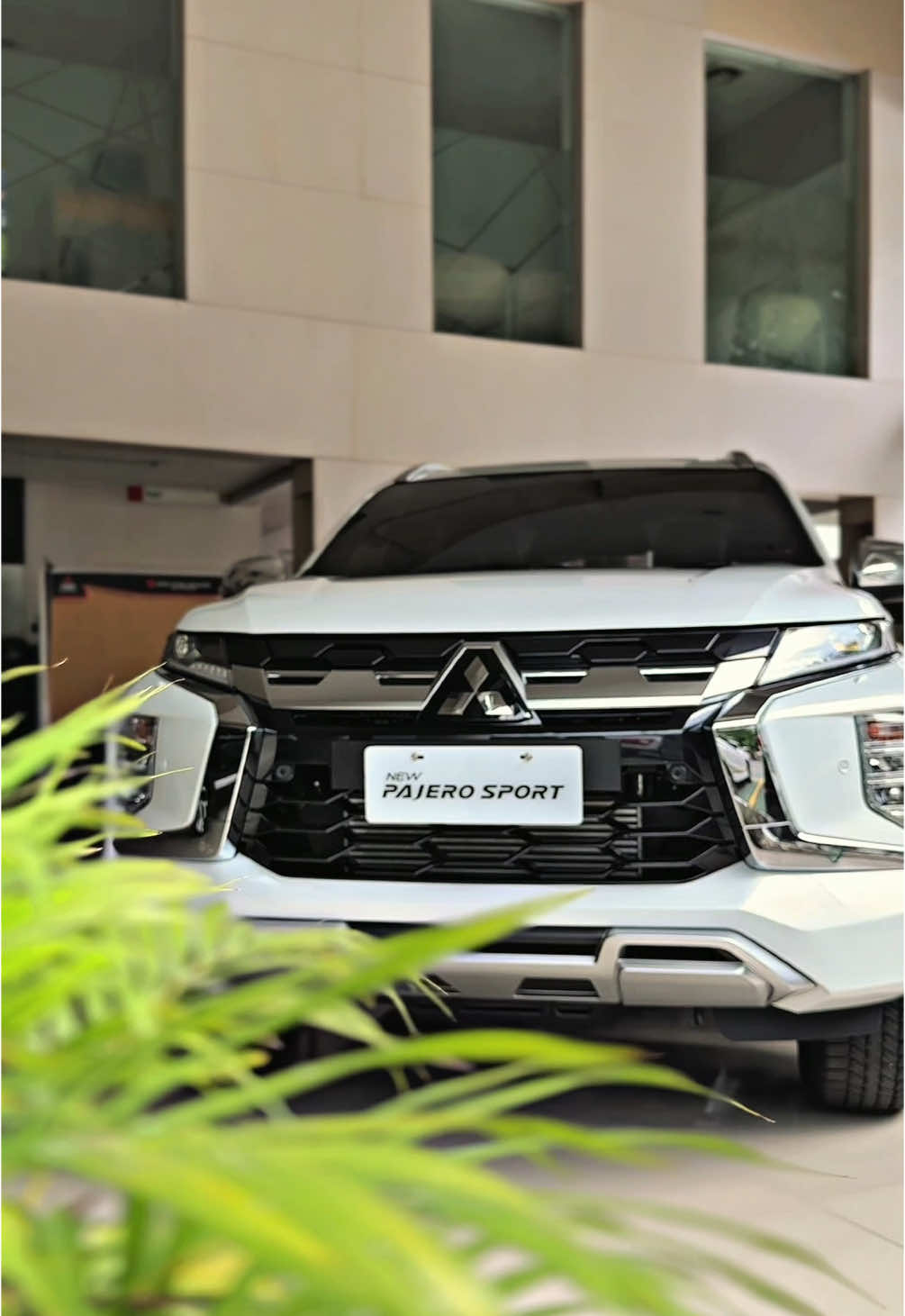 New Pajero Sport Dakar Facelift 2024 Putih ✨ Keunggulan Mewah dengan Fitur Modern: 	•	Mesin 2.4L Turbo Diesel: Tangguh di segala medan, hemat bahan bakar. 	•	Tampilan Elegan: Warna putih yang memukau, cocok untuk gaya premium. 	•	Interior Nyaman: Jok kulit mewah, sunroof, dan layar sentuh canggih. 	•	Keamanan Maksimal: Adaptive Cruise Control & Multi Around View Monitor. Promo spesial sudah tersedia! Tanyakan sekarang dan miliki mobil impianmu! 🤍🚀 #NewPajeroSport2024 #EleganDanTangguh #PromoEksklusif #surabayatiktok #mitsubishi #sunstarmotorjatimbali #mitsubishimotors #foryou #mitsubishisurabaya #pajero 