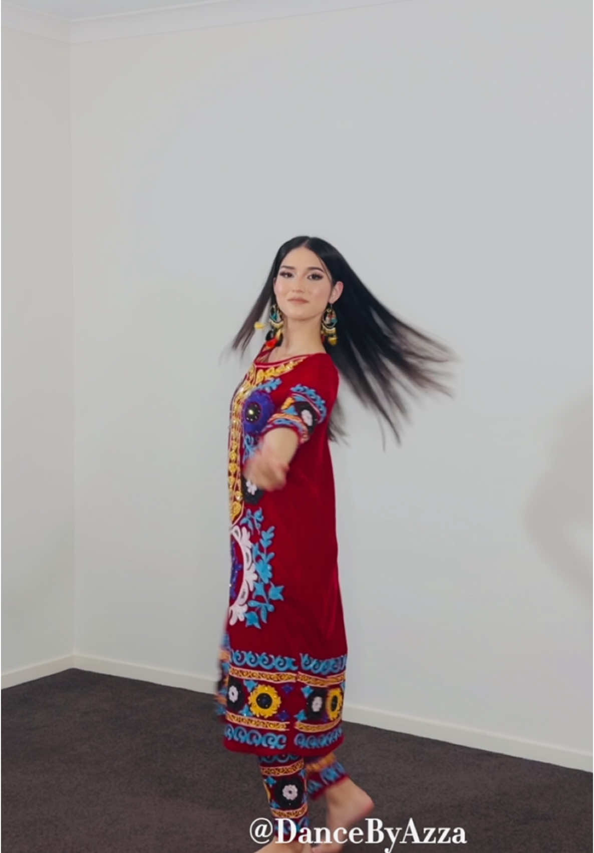 For all the girls who love my dances and want to learn, head to my youtube channel for this beautiful Tajiki choreography ✨ #fy #fyp #fypage #viral #afghan #hazara #choregraphyceByAzza #dancebyazza #makeupbyazzy #stepdance #dancer #bestdance #tajikidance #tajikisong #tajikimusic #afghanistan #tajikistan #pashtun #uzbekistan #tajik #pashto #hazara #tojikiston #russia