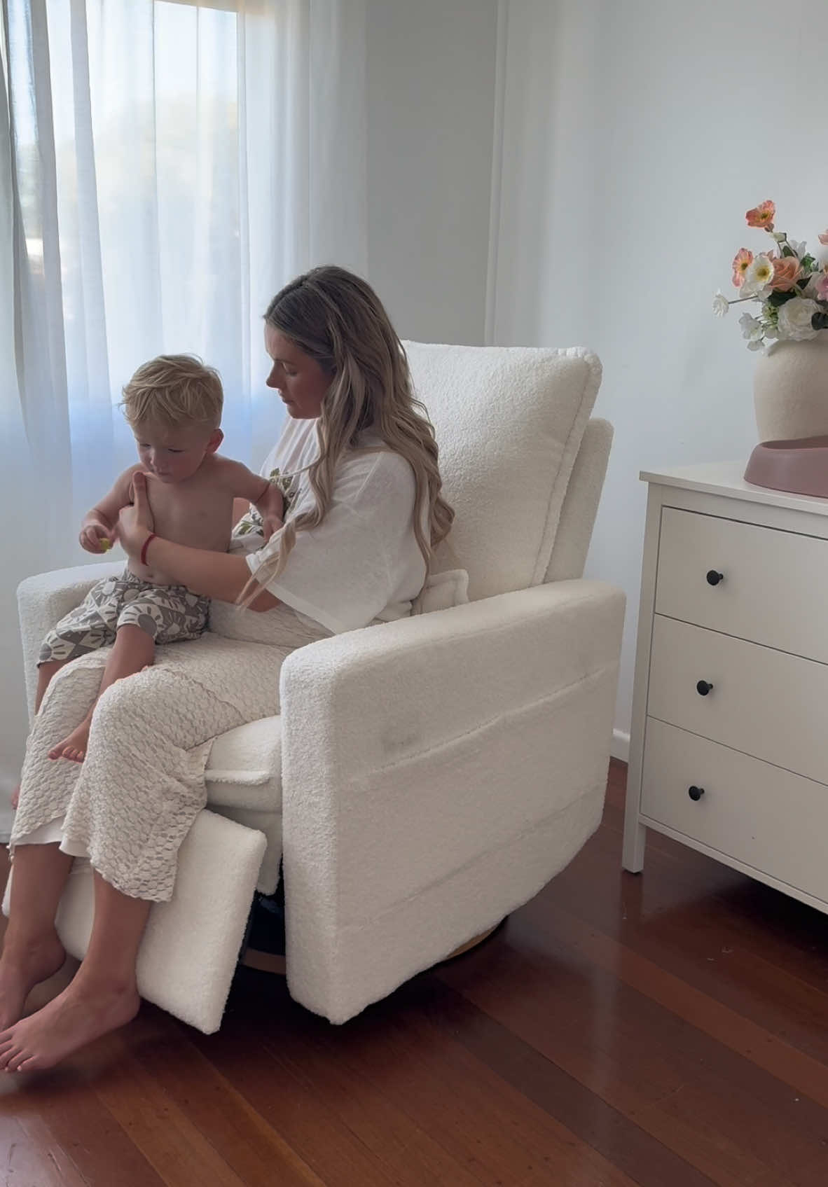 NEST WITH ME • Ep 2 👼🏼☁️ 3rd baby and first time having a nursing chair!! this iL Tutto Frankie chair is absolutely incred!! SO Incredibly soft and comfy like a cloud 😭#nestwithme #nesting #mumtok #mumsoftiktok #nursery #nurserydecor #pregnancy #thirdtrimester #Vlog #unboxing #toddler #fyp 