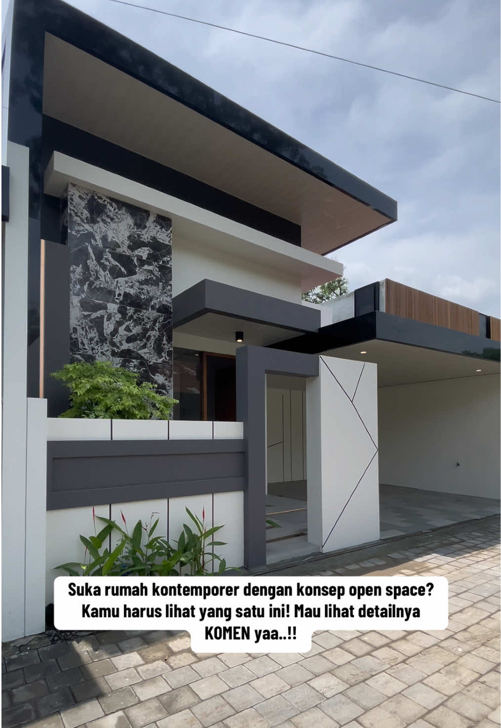 Suka rumah kontemporer dengan konsep open space? Kamu harus lihat yang satu ini! Mau lihat detailnya KOMEN yaa..!! #rumahminimalis #rumahmewah #rumahmodern #rumahkontemporer #rumahjogja #rumahsleman #carirumahdijogja #jogjapropertyofficial #rumahdijogja 