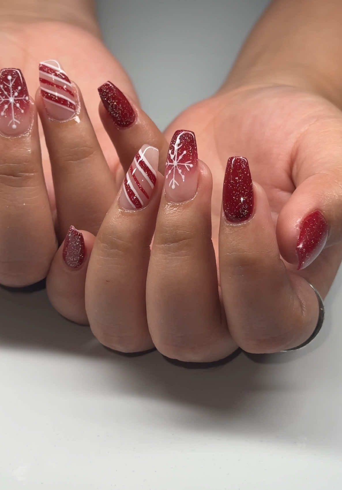 IG :@nailsbymaddiecebu #christmas #nails #nailsinspo #cebunails #nailsart #cebunailtech #nailsideasdesign #christmasnails 