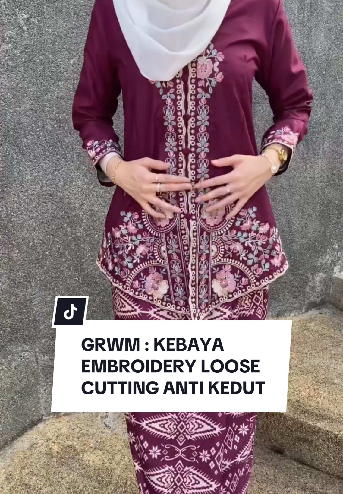 “Min tolong restock Anita Kebaya Min 🥹.. Haritu tk sempat grab 🥹🥲” Tadaaa Anita Kebaya in stock 🫰🏻 Ni last batch tauu..lepas ni tk restock dahhh..Awak Awak grab now oke ✨